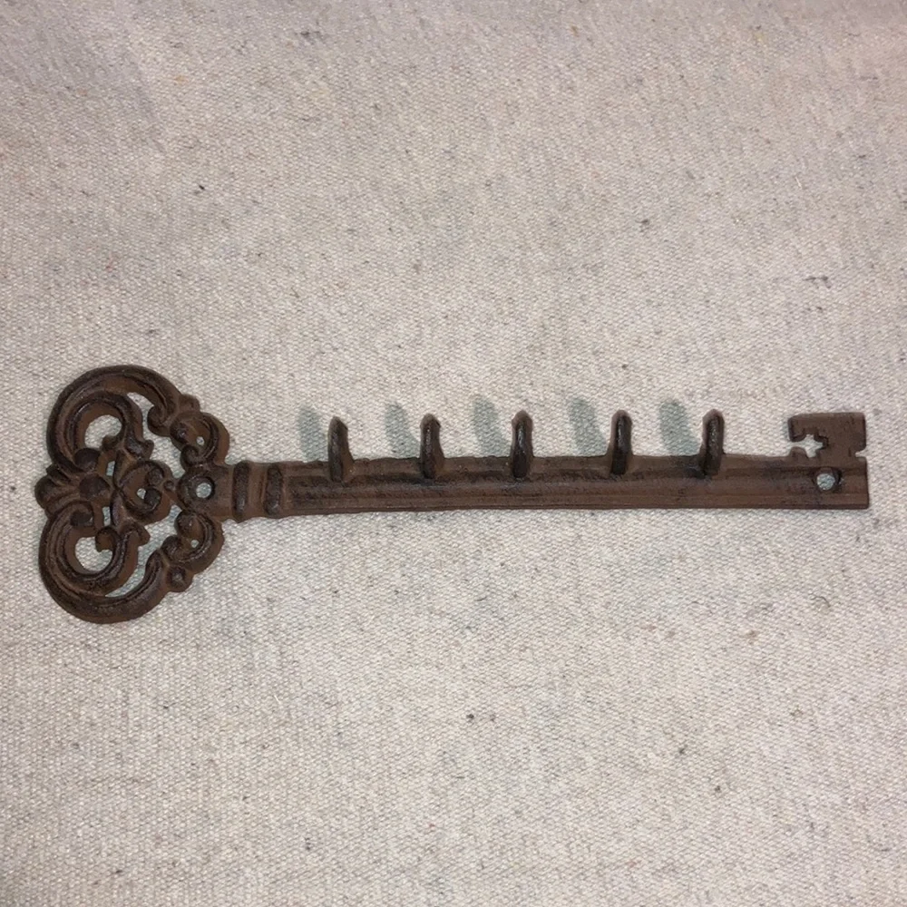 Rustic Brown Skeleton Key Shaped Holder Cast Iron Wall Mount 5 Hook Key Rack